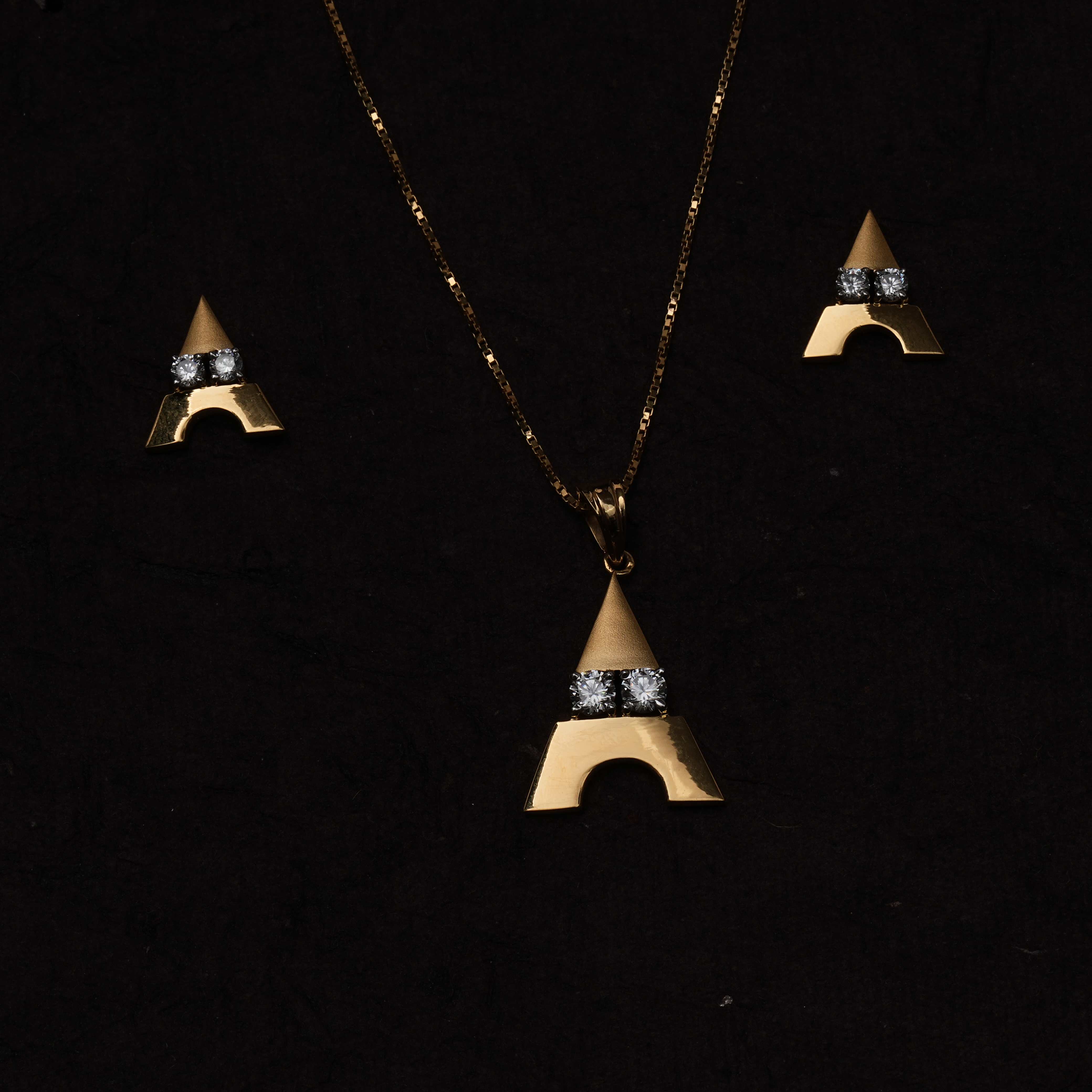 Gold Pyramid Diamond Set